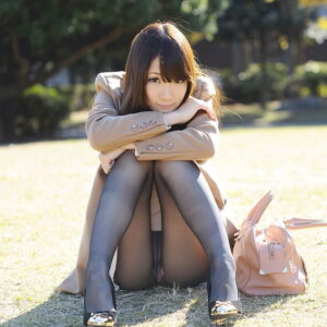 【しゃがみパンチラエロ画像】しゃがんでチラ見せするパンツとふっくら股間にムラムラ！？（199枚）※12/13追加